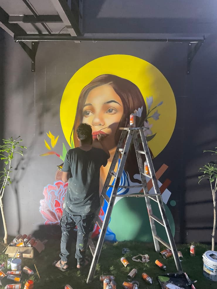 Woman with yellow halo, black wall, detail 1