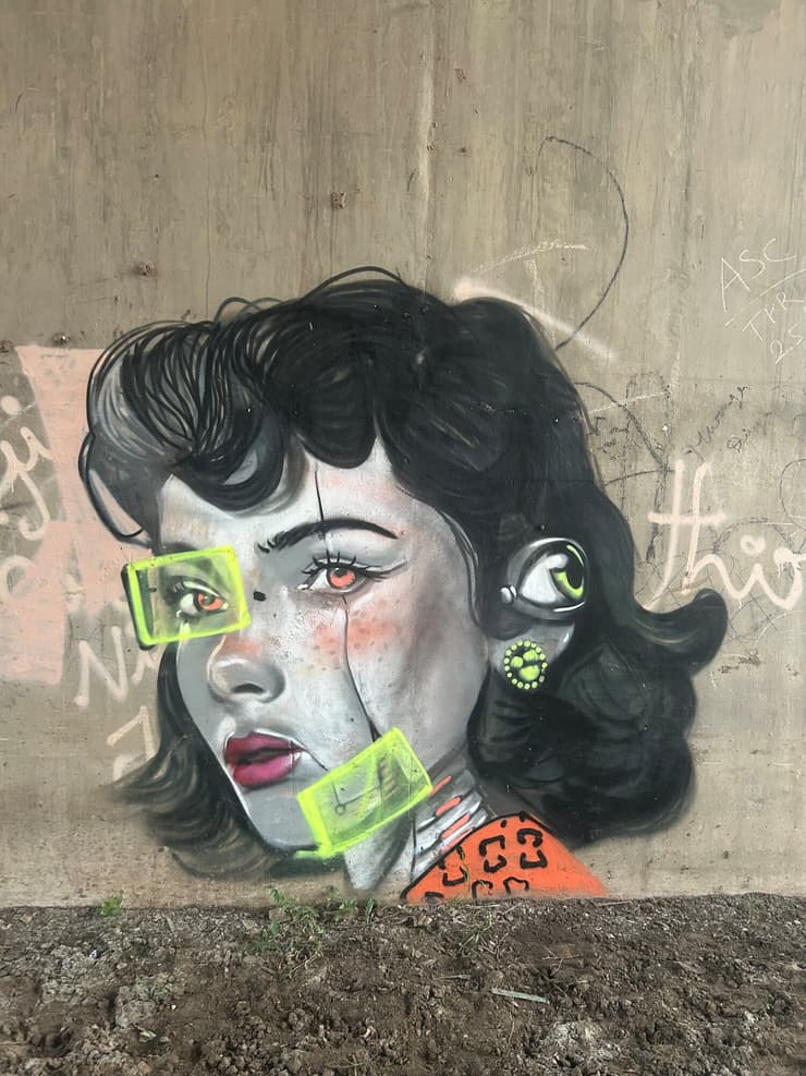 Retro woman with glitch glasses, pillar, Chennai