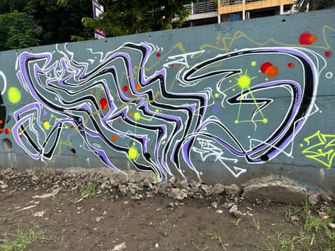 Purple wildstyle, grey wall, Mumbai