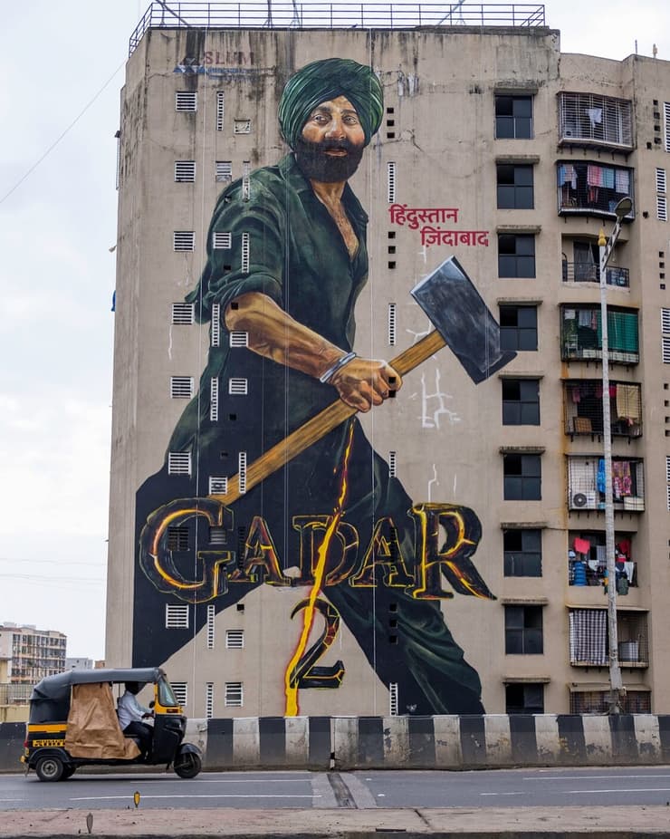 Gadar 2 building mural, Mumbai